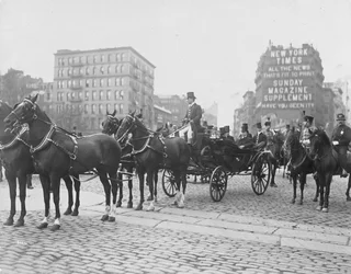 Die Prozession zur Einweihung von Grants Grabmal am Riverside Drive, vermutlich am 27. April 1897, New York